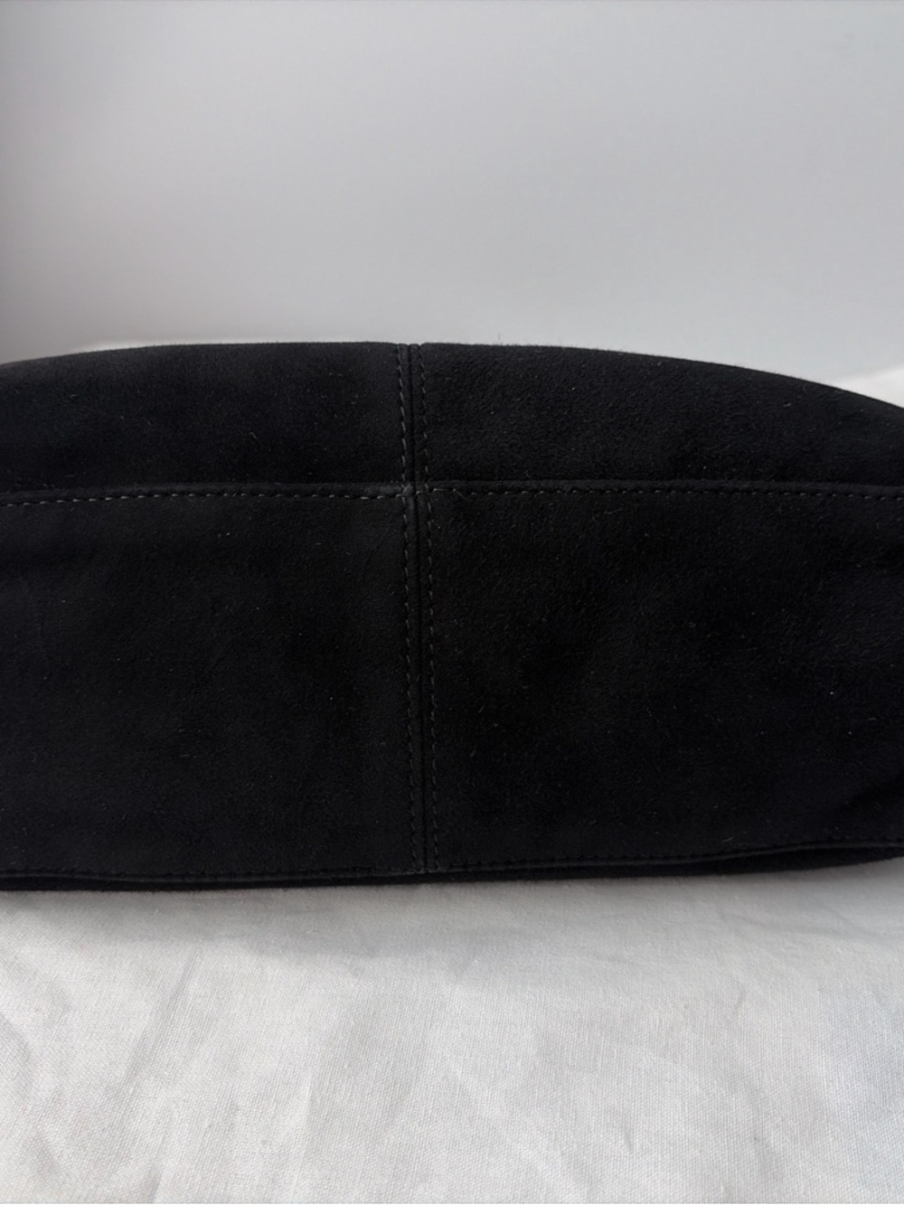 Authentic vintage Fendi mamma Baguette shoulder bag from the early 2000s. - Picture 6 of 16